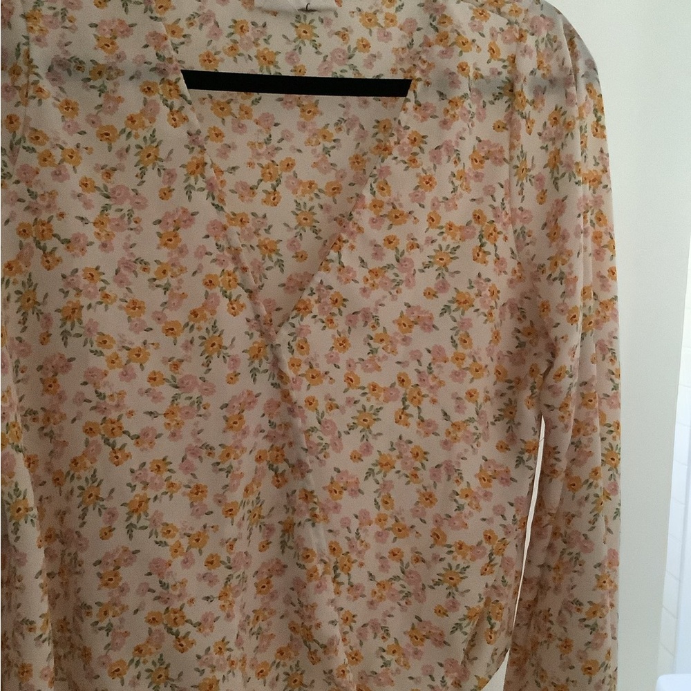 Blouse Sadie & Sage. Label says large, maybe medium